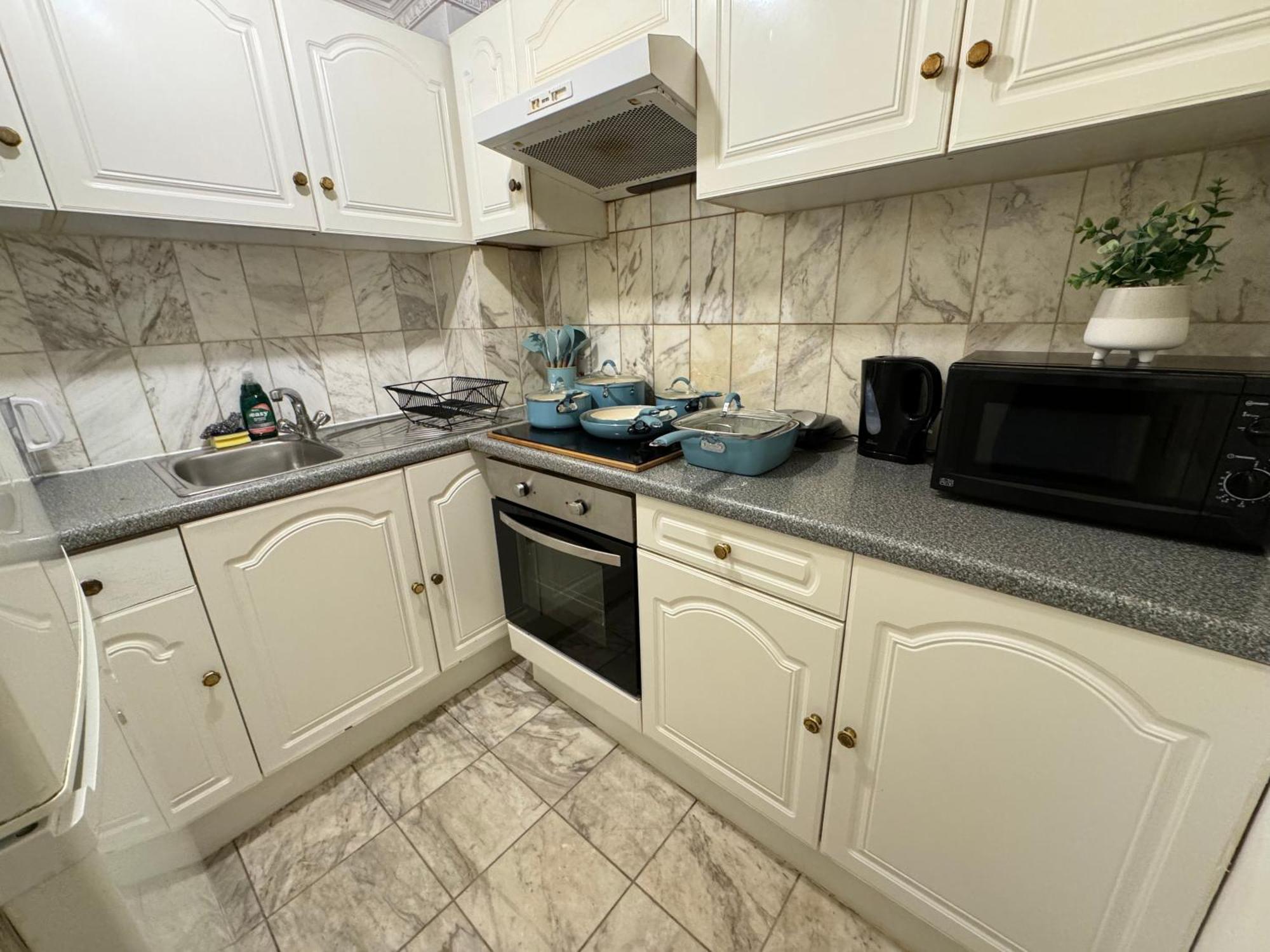 Central And Affordable Flat For 6 People In Zone 1 - Baker Street - With Breakfast Included London Ngoại thất bức ảnh