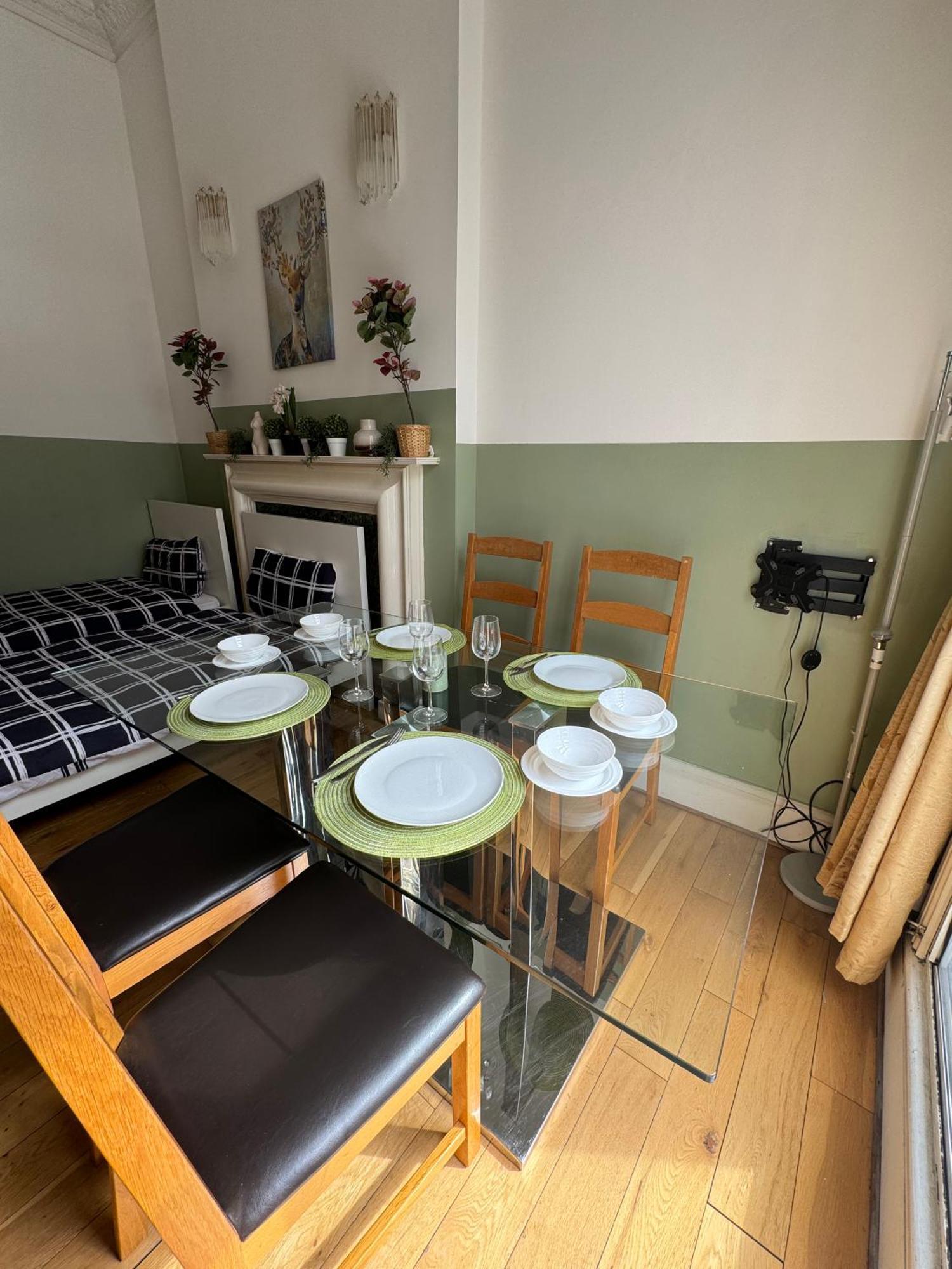 Central And Affordable Flat For 6 People In Zone 1 - Baker Street - With Breakfast Included London Ngoại thất bức ảnh